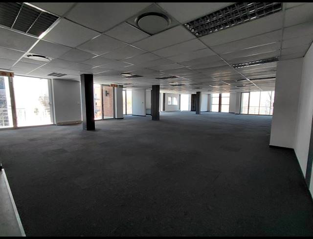 669M² OFFICE TO LET IN BRYANSTON